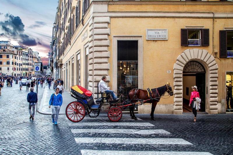 At The Spanish Steps View - Rome — Photos 3
